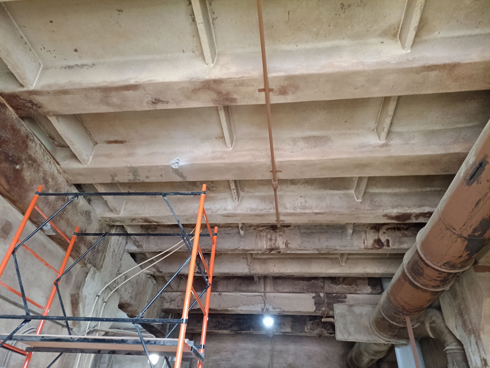 Обследование и оценка несущей способности перекрытий зданий